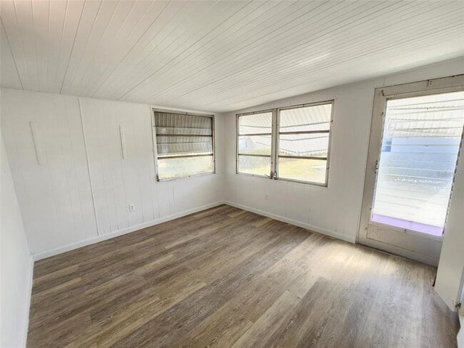 Building Photo - 321 3rd St Dr W