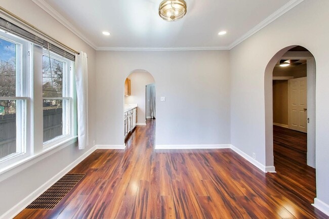 Building Photo - 440 W Main St