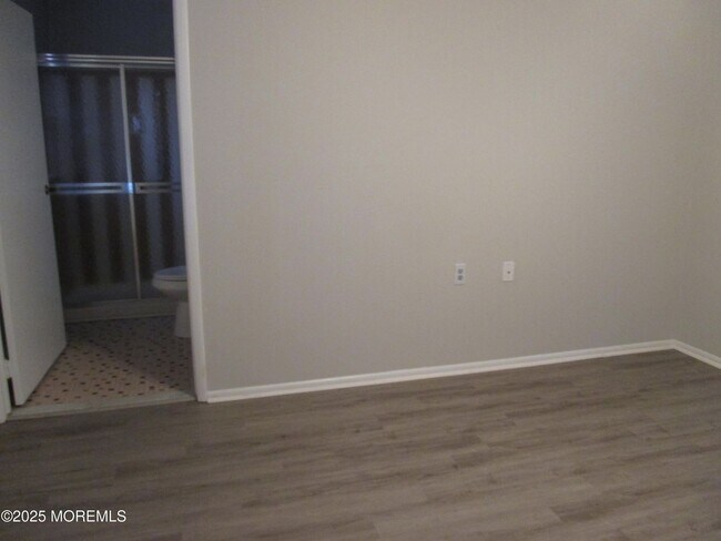 Building Photo - 111B Edinburgh Ln
