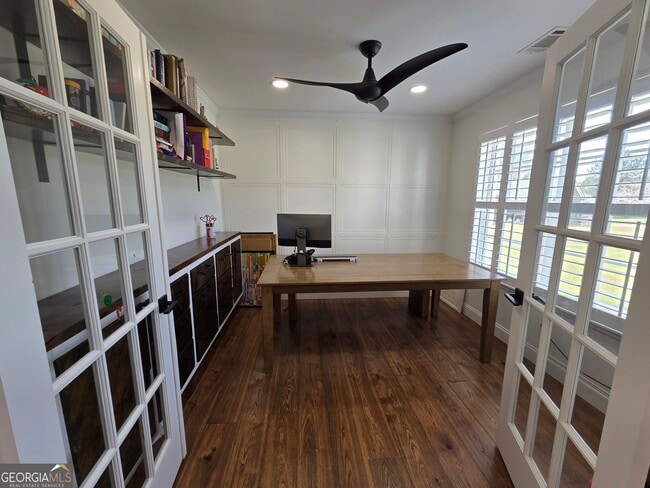 Building Photo - 1121 Vanessa Ave