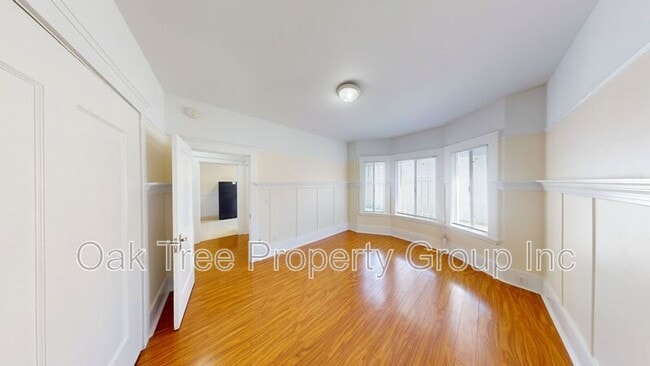 Building Photo - 547 24th St