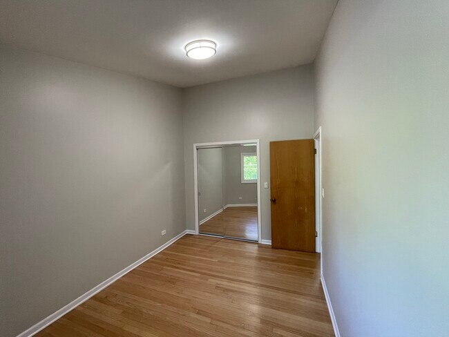 Building Photo - 725 Hibbard Rd