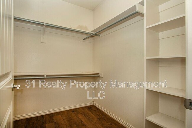 Building Photo - 700 E Bullock St