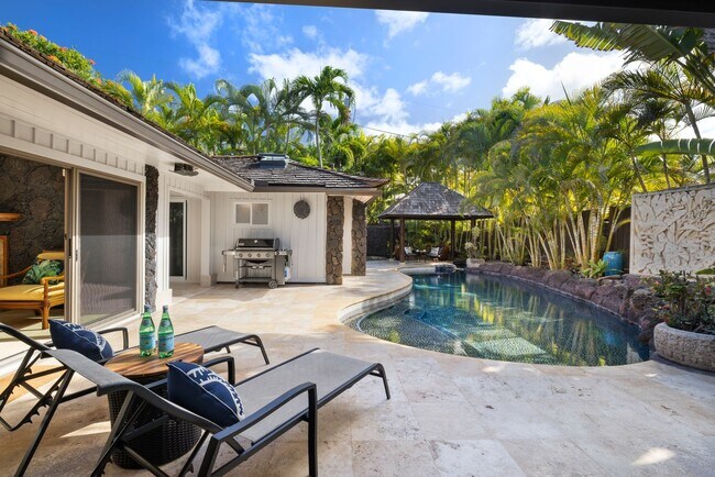 Building Photo - Large 6 Bedroom/5 Bathroom Home on Quiet Kailua Private Lane with Heated Pool and Spa Available 8...