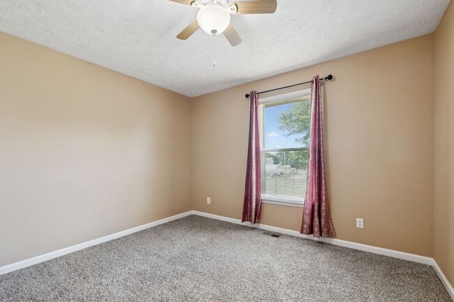 Building Photo - 1073 Bobcat Dr