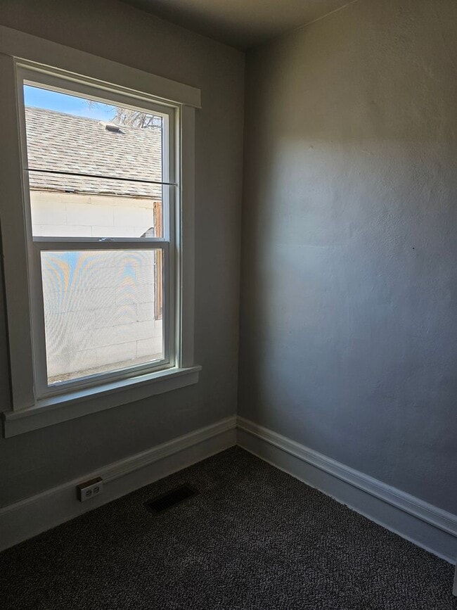 Building Photo - 1105 W 29th St