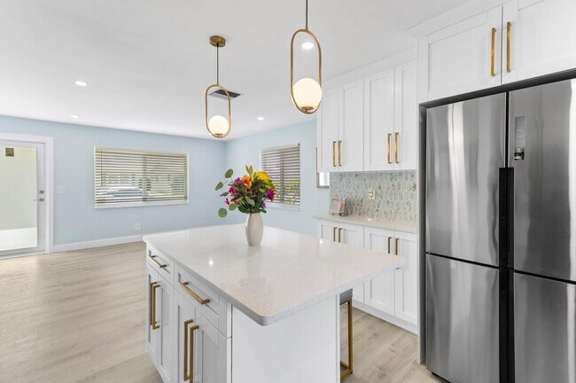 Building Photo - 902 SW 17th St