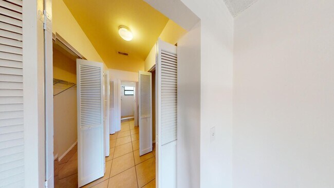 Building Photo - 1580 Montauk Dr