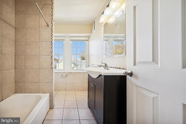 Building Photo - 389 Conarroe St