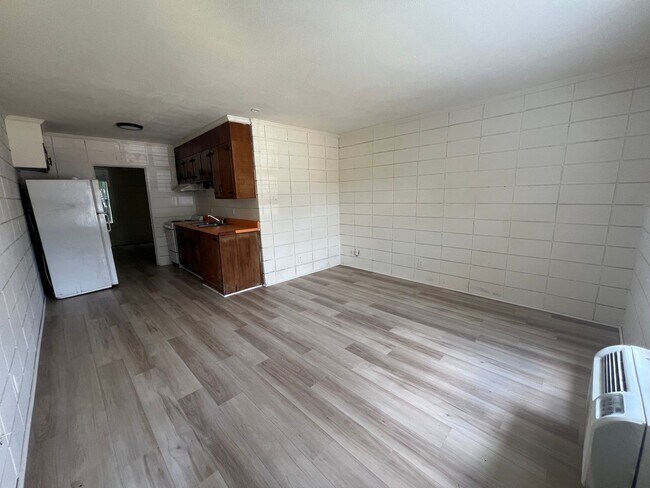 Building Photo - 408 29th Pl