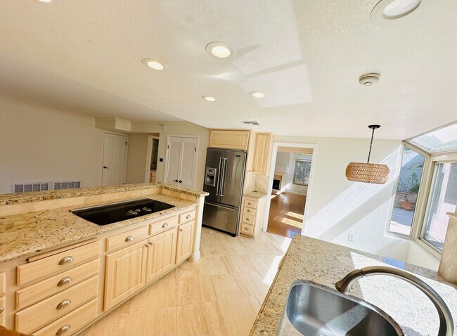 Building Photo - 6635 Soaring Dr
