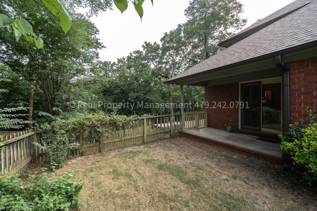 Building Photo - 2300 Brigadoon Dr