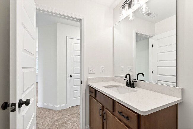 Building Photo - Modern and Charming 3-Bedroom Cul-de-Sac Home in Clayton!