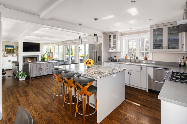 Building Photo - 187 Dolphin Cove Quay