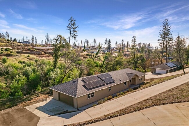 Building Photo - Discover your dream rental just minutes off the Skyway in beautiful Paradise