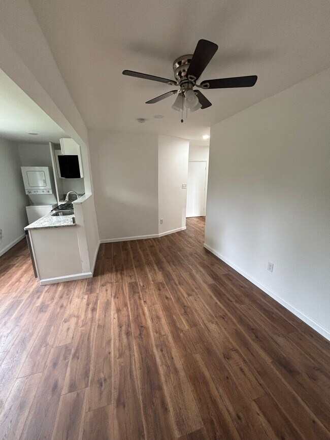 Building Photo - 437 Schwartz Ave