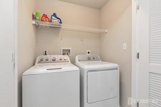 Building Photo - 1302 Hights Farm Rd N