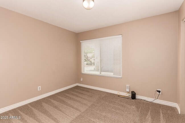 Building Photo - 11115 E Mercer Ln