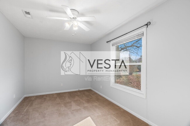 Building Photo - 35 E Silverleaf Dr