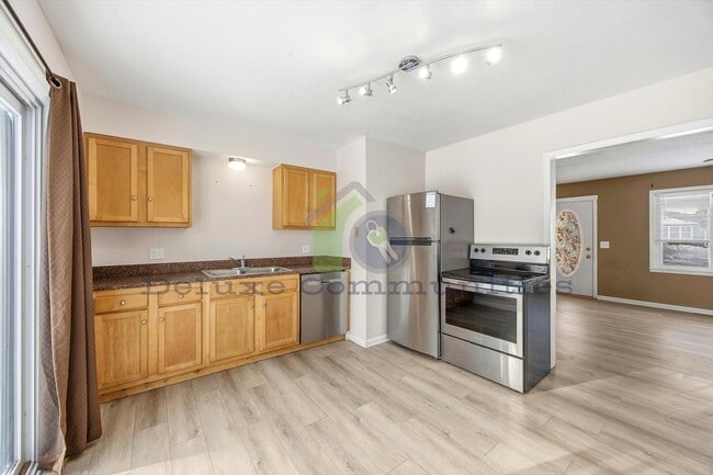 Building Photo - Spacious 3 Bedroom Single Family Home Near Downtown GR | $1795