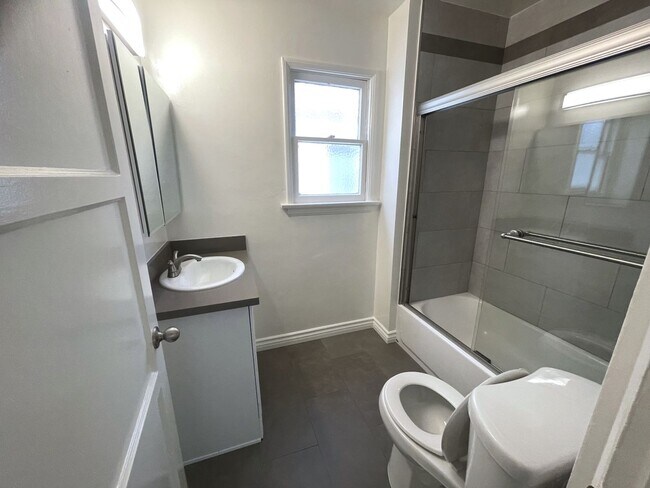 Building Photo - 3757 S Bentley Ave