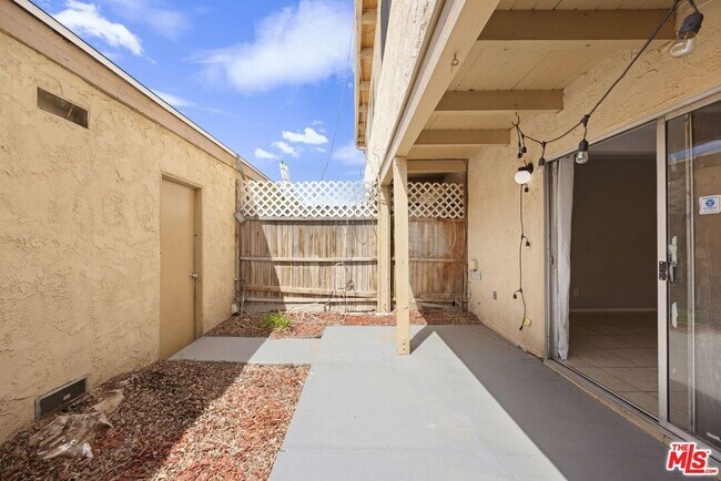 Building Photo - 43614 Stanridge Ave