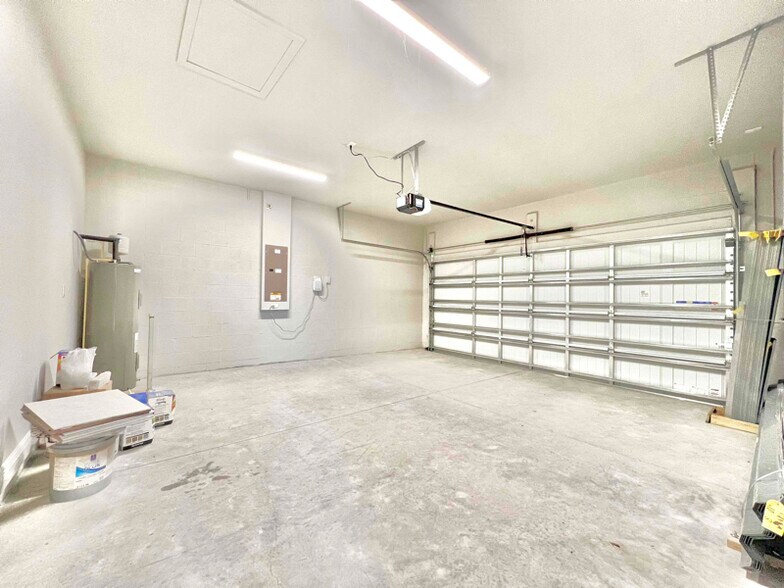 Building Photo - 9359 Highland Hls Dr