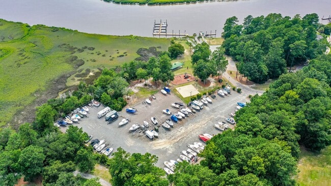 Building Photo - 568 Marshview Dr