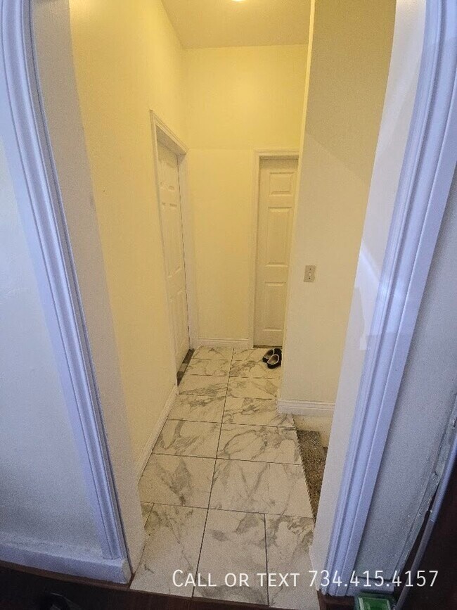 Building Photo - 430 S 4th Ave