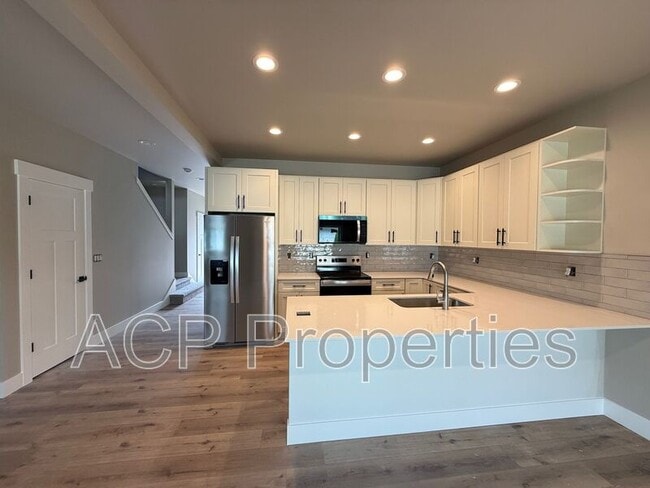Building Photo - 2201 DeJong Dr