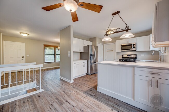 Building Photo - 4 N Birchwood Dr