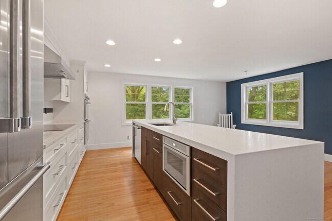 Building Photo - 219 Skyview Ln