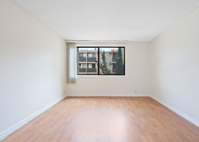 Building Photo - 1300 Midvale Ave