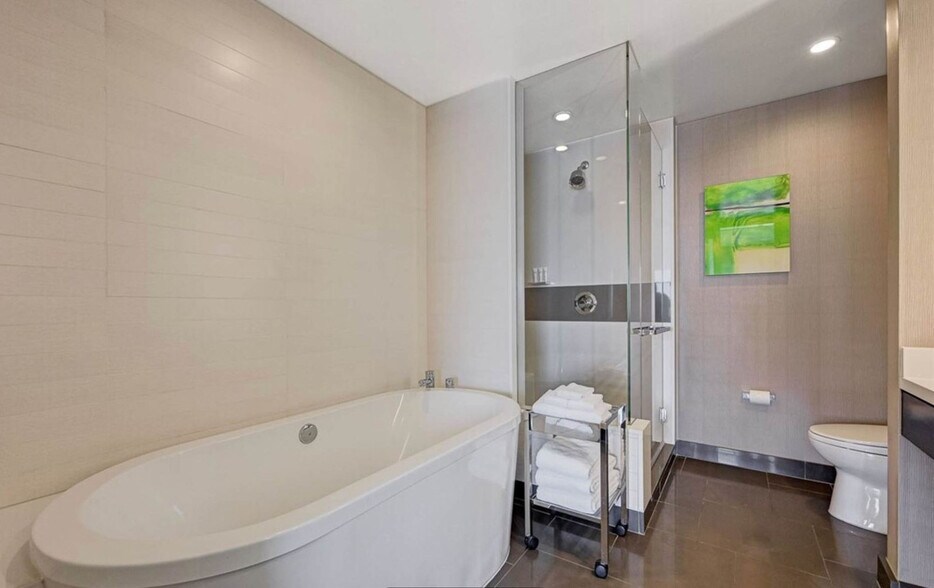 Building Photo - 2600 W Harmon Ave