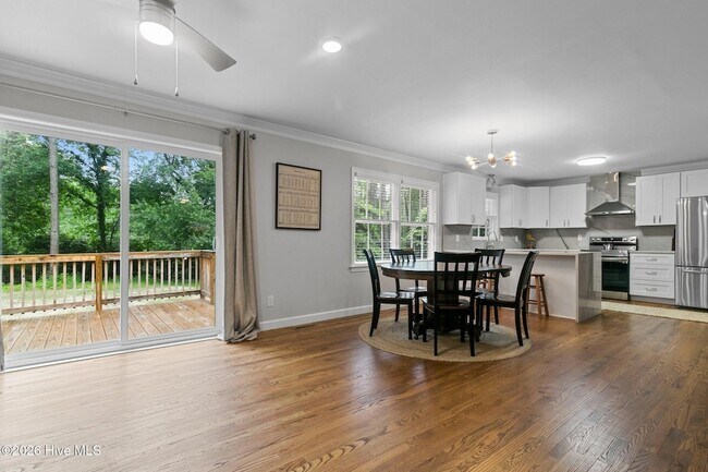 Building Photo - 450 Crestview Rd