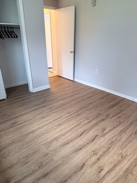 Building Photo - 33 Meadowlark Dr