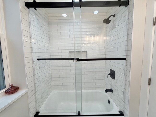 Building Photo - 4908 N Rockwell St