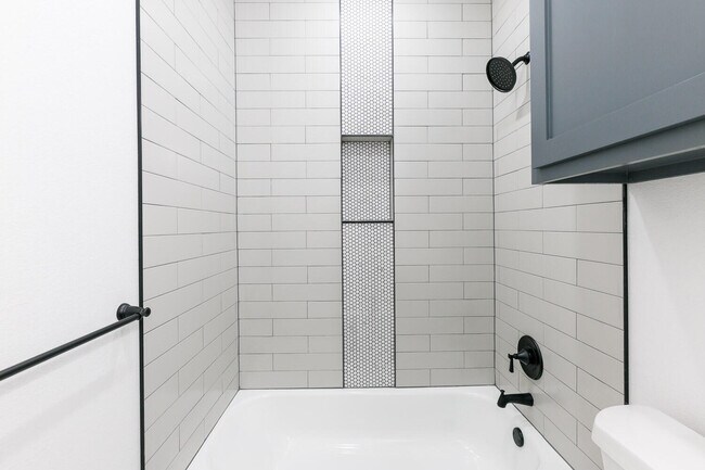 Building Photo - 1704 Elkhart Ave