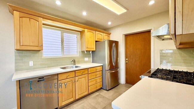Building Photo - Mid-Century Modern 3 Bedroom Home in Montclair