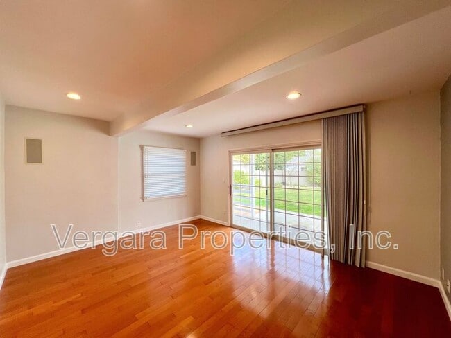 Building Photo - 6531 W 85th St