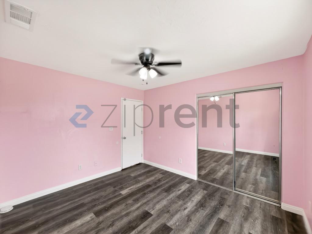 Building Photo - Unit