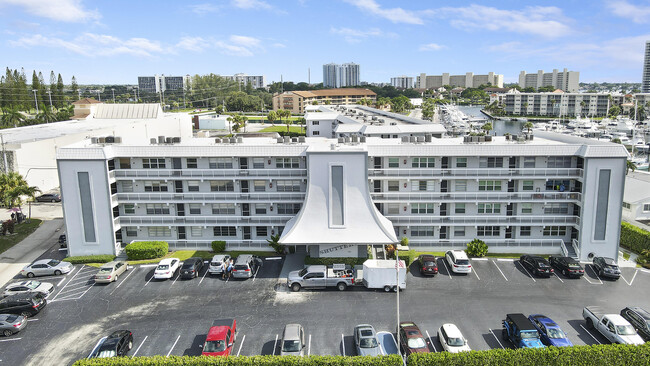 Building Photo - 155 Yacht Club Dr