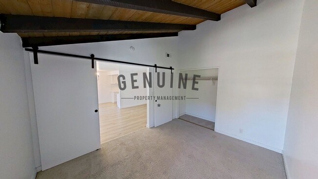 Building Photo - Stunning 2nd Story 3 Bedroom Condo in Woodlake Villas, La Habra