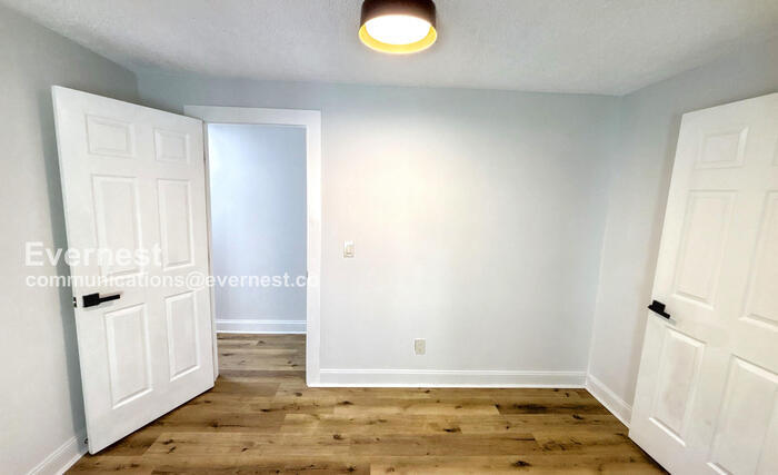 Building Photo - 1442 Hamlet St