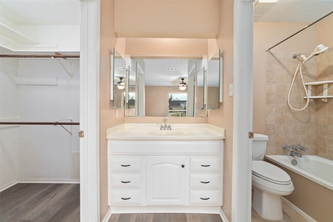 Building Photo - 14250 Laffite Dr