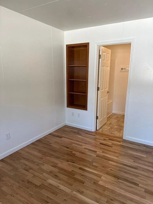 Building Photo - 701 N Florence St