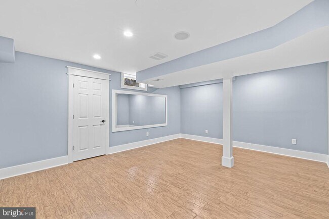 Building Photo - 46564 Hampshire Station Dr