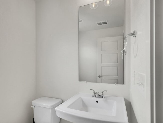 Building Photo - $2,350 - 2 Bed, 2.5 Bath Townhome in Broom...