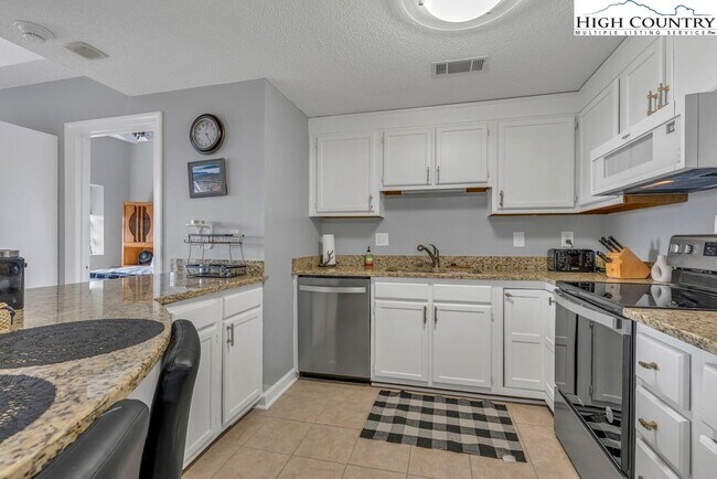 Building Photo - 303 Sugar Top Dr