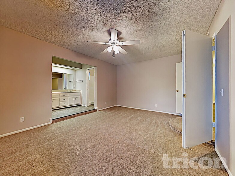 Building Photo - 3921 W Rue De Lamour Ave